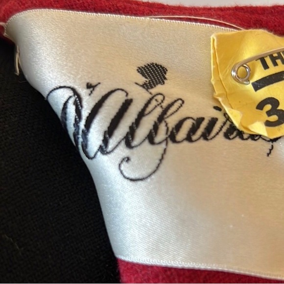 Vintage 1960’s. D’Allaird’s. Stunning Red Wool Raglan sleeve wiggle dress. US6. - Picture 7 of 8